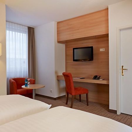 H+ Hotel Wiesbaden Niedernhausen Rom bilde