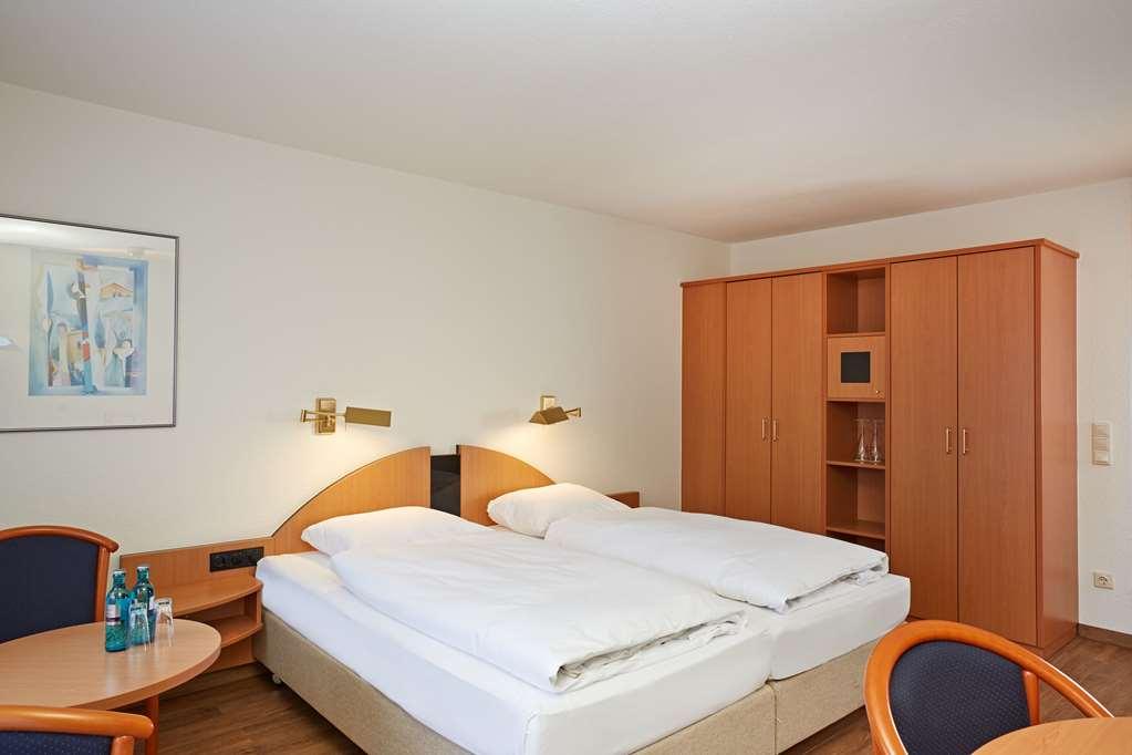 H+ Hotel Wiesbaden Niedernhausen Rom bilde