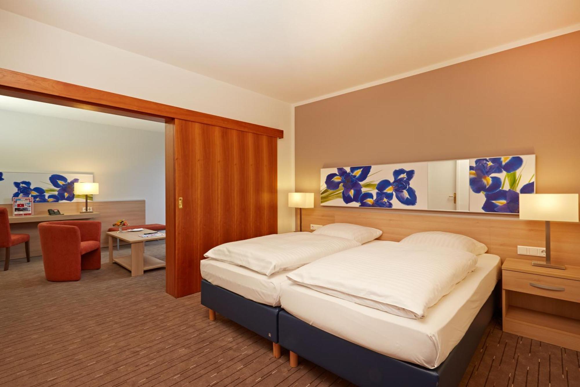 H+ Hotel Wiesbaden Niedernhausen Rom bilde